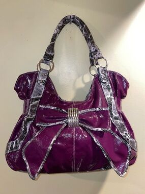 Source Unknown Purple Patent Shoulder Bag with Snake-Print Trim